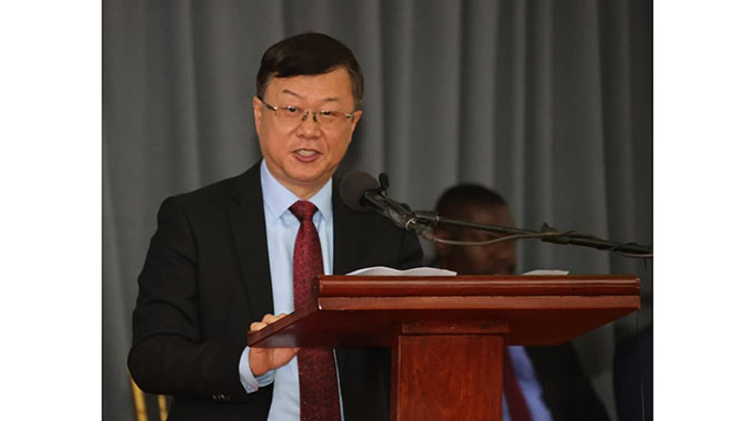 Image d'illustration pour: Zimbabwe: Govt. warns Chinese investors against labour violations, environmental negligence, and illicit deals