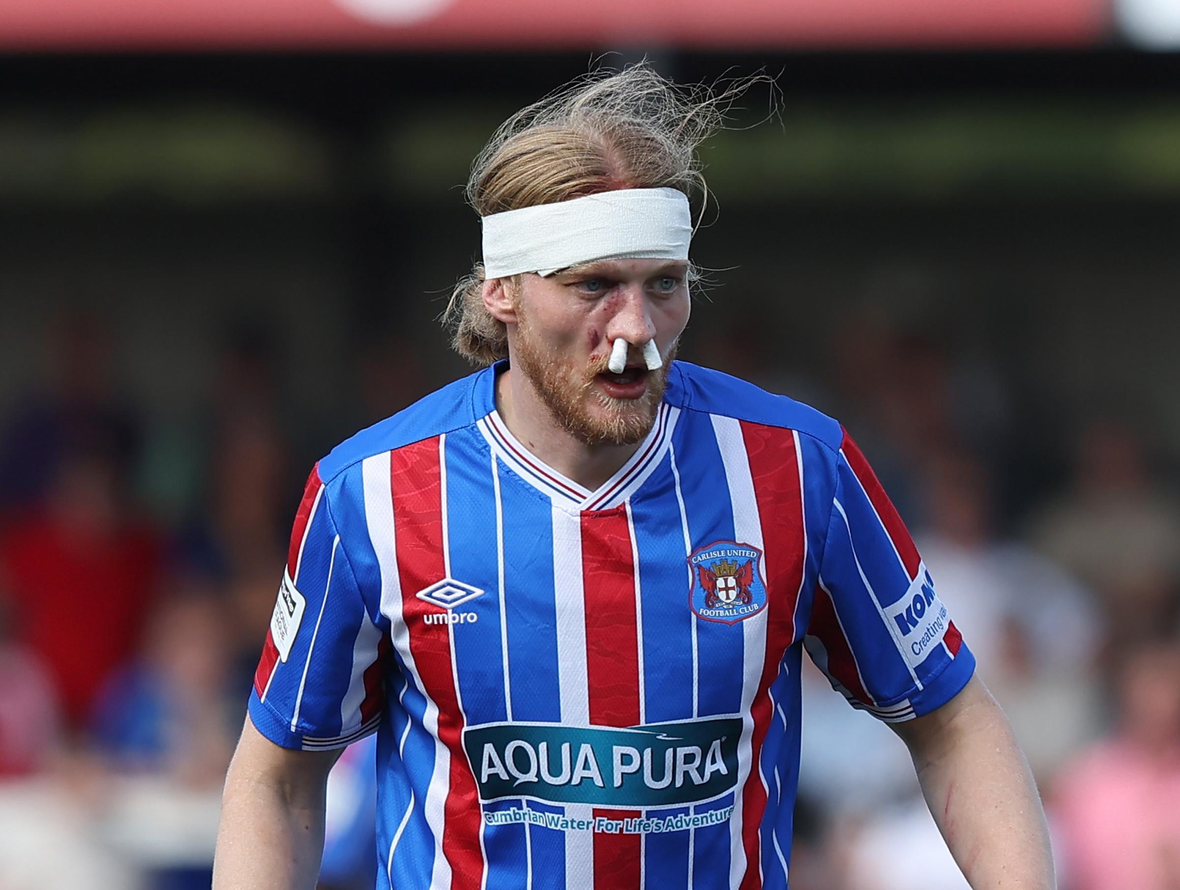 Image d'illustration pour: Battered, bruised...and in team of the week! Accolade for goal ace Armstrong