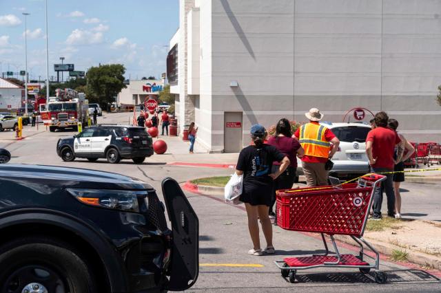 Image d'illustration pour: Police say 3 dead in a shooting at a Target in Austin, Texas, and a suspect has been detained