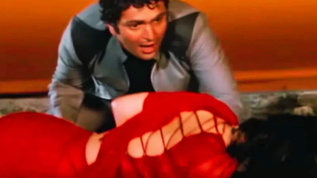 Image d'illustration pour: Rishi Kapoor's Secret Scene With Dimple Kapadia Left Neetu Singh Fuming In The Theatre