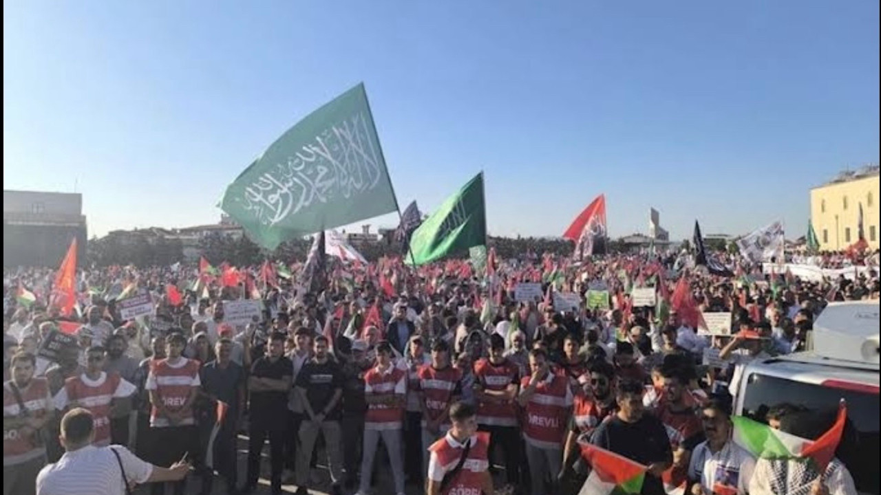 Image d'illustration pour: Gazze'ye yardım bahanesiyle sokaklarda şeriat ve hilafet propagandası