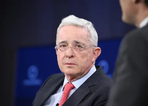 Image d'illustration pour: La Procuraduría colombiana pide revocar la condena contra el expresidente Álvaro Uribe