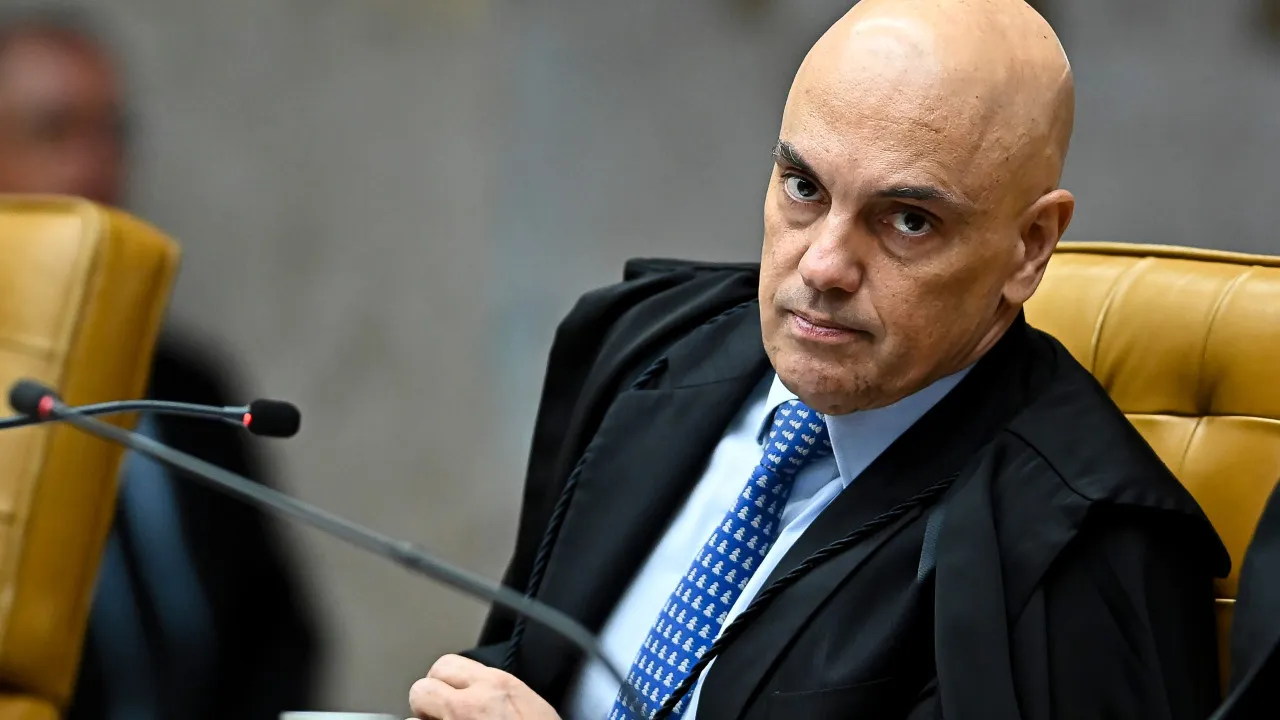 Image d'illustration pour: Moraes autoriza Bolsonaro a ir a hospital para exames médicos e exige atestado