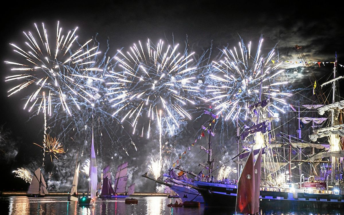 Image d'illustration pour: Où voir les feux d'artifice en Bretagne pour le week-end du 15 août 2025 ? [Carte]