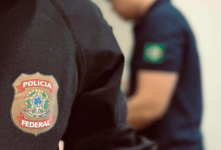 Image d'illustration pour: PF faz operação contra fraudes no INSS envolvendo ex-funcionários da Caixa - ES HOJE