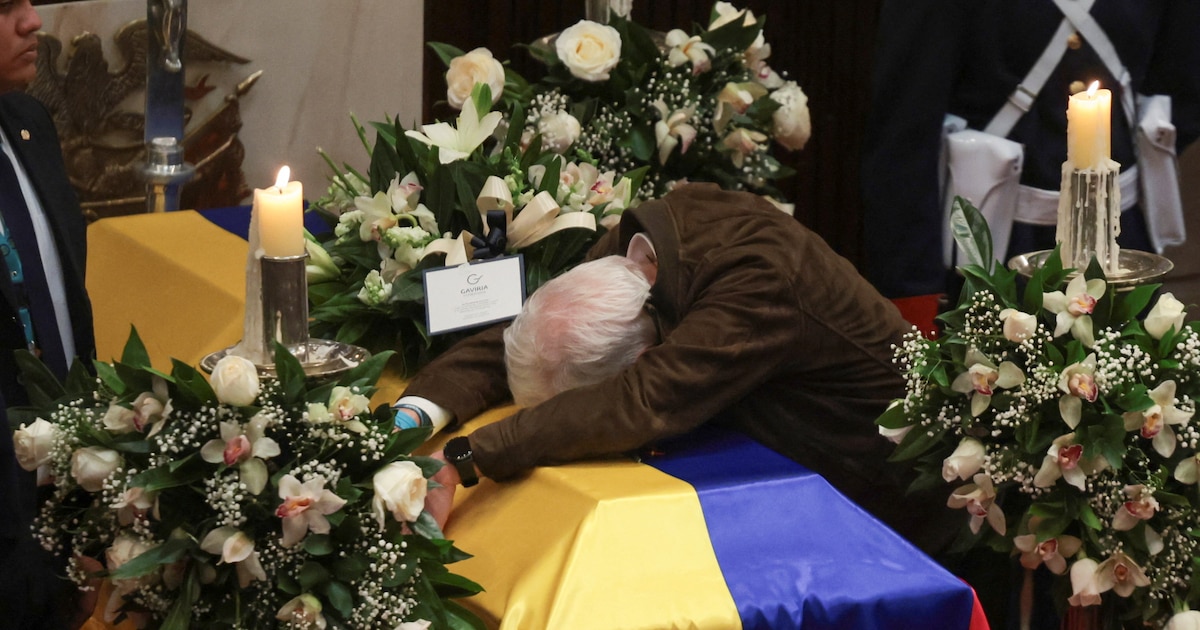 Image d'illustration pour: EN VIVO: Funeral de Miguel Uribe Turbay, hoy 13 de agosto: último día de cámara ardiente en el Congreso