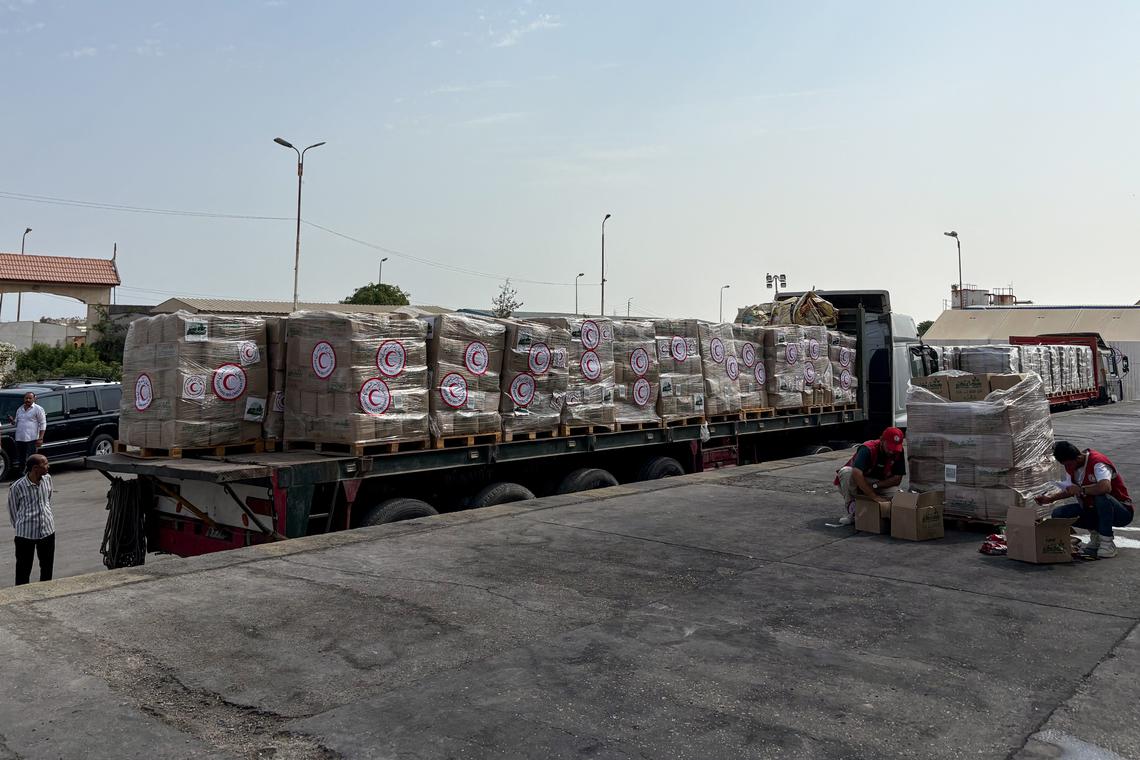 Image d'illustration pour: Turned back from Gaza, aid shipments languish in warehouses, on roadsides