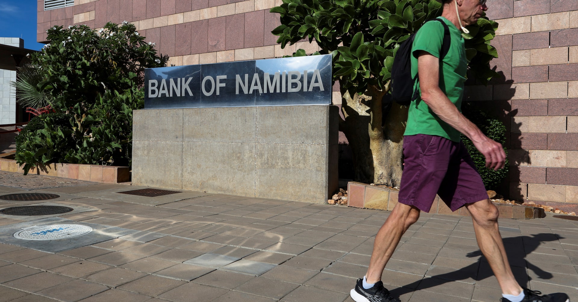 Image d'illustration pour: Namibia central bank holds interest rates steady to support economy, rand peg