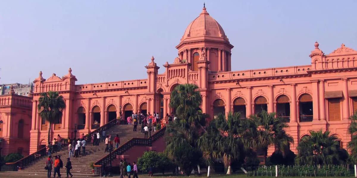 Image d'illustration pour: Pink Palace, city in ruins and more: captivating sights in Dhaka