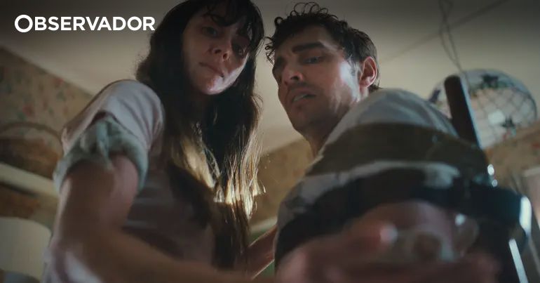 Image d'illustration pour: "Together": o dois em um do terror conjugal numa casa nos bosques