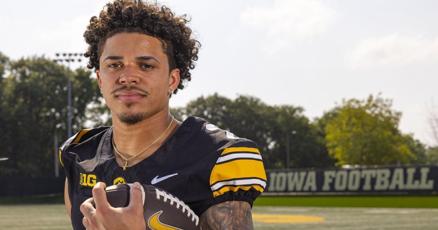 Image d'illustration pour: What sold Chattanooga transfer wide receiver Sam Phillips on Iowa?