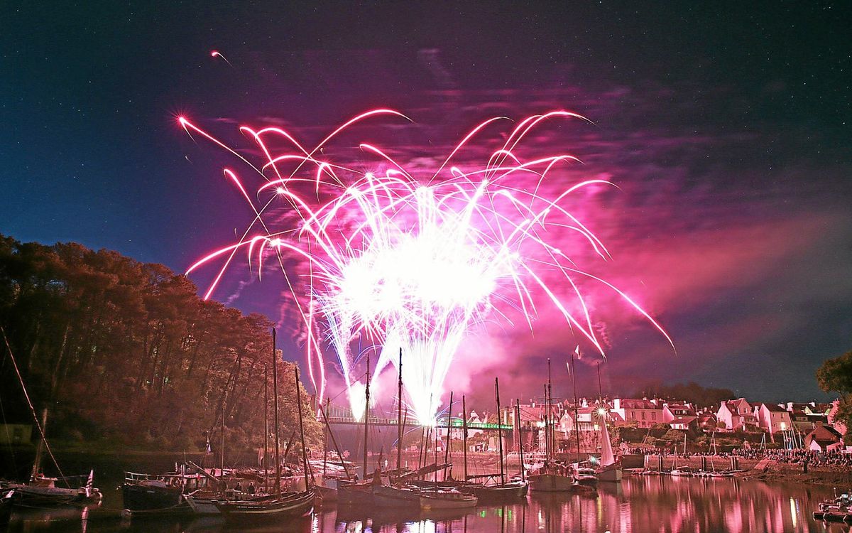 Image d'illustration pour: Où voir un feu d'artifice en août en Cornouaille? [Carte]