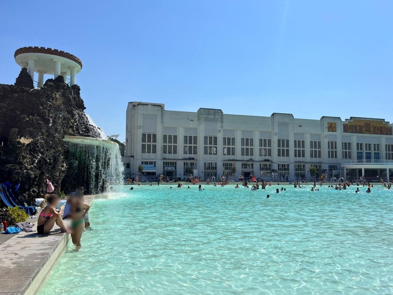 Image d'illustration pour: "Une belle image de notre piscine" : pourquoi le plus célèbre bassin de Toulouse fait le buzz