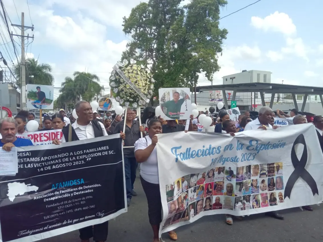 Image d'illustration pour: Familias de víctimas conmemoran dos años de la explosión en San Cristóbal y exigen justicia