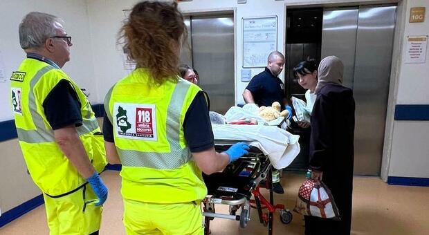 Image d'illustration pour: Bimbo ferito a Gaza trasferito all'ospedale di Perugia: sarà accolto e curato in Umbria