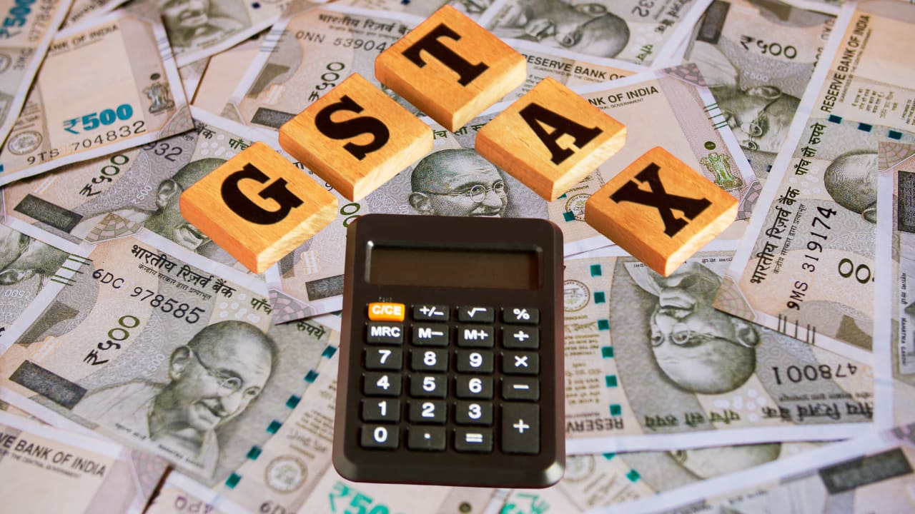 Image d'illustration pour: Centre proposes to essentially move to a two-slab 'standard and merit' GST structure