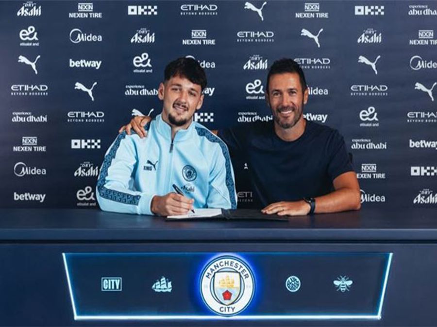 Image d'illustration pour: James Trafford opens up about return to Manchester City, Ederson's impact on his game
