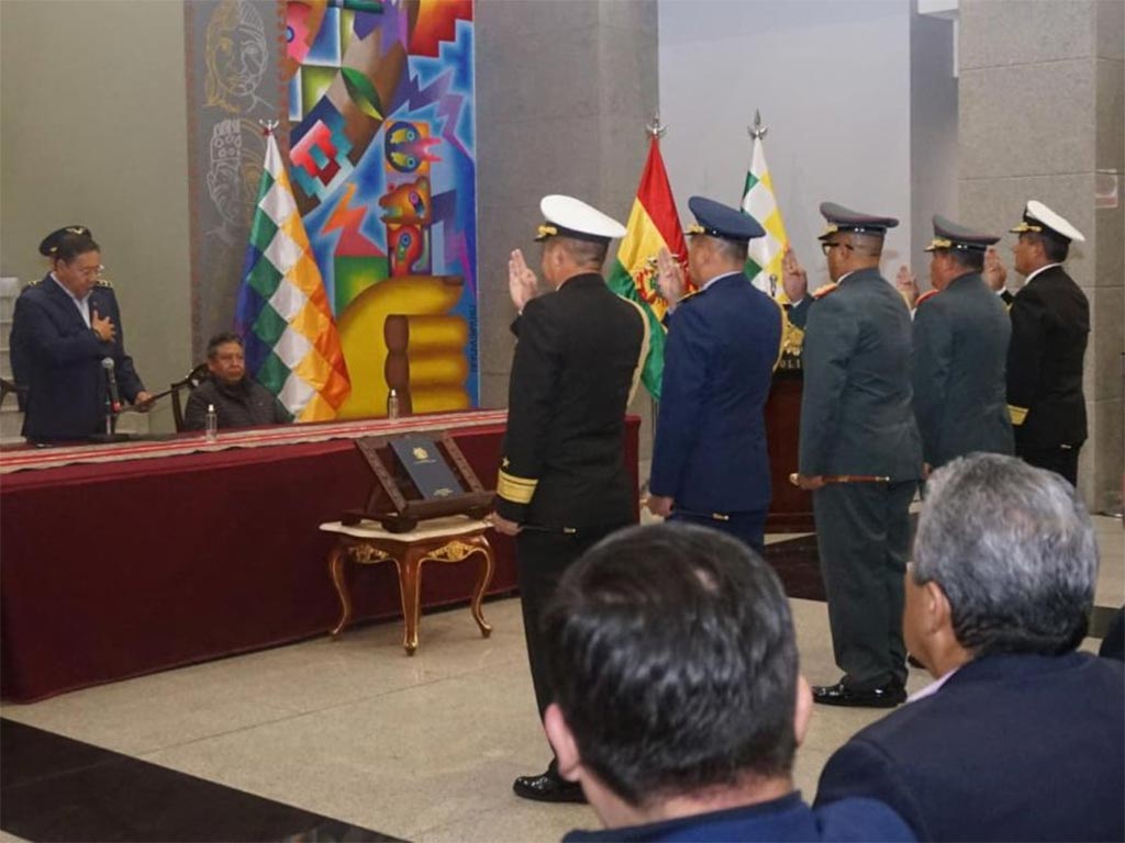 Image d'illustration pour: Presidente de Bolivia nombra nuevo Alto Mando de Fuerzas Armadas
