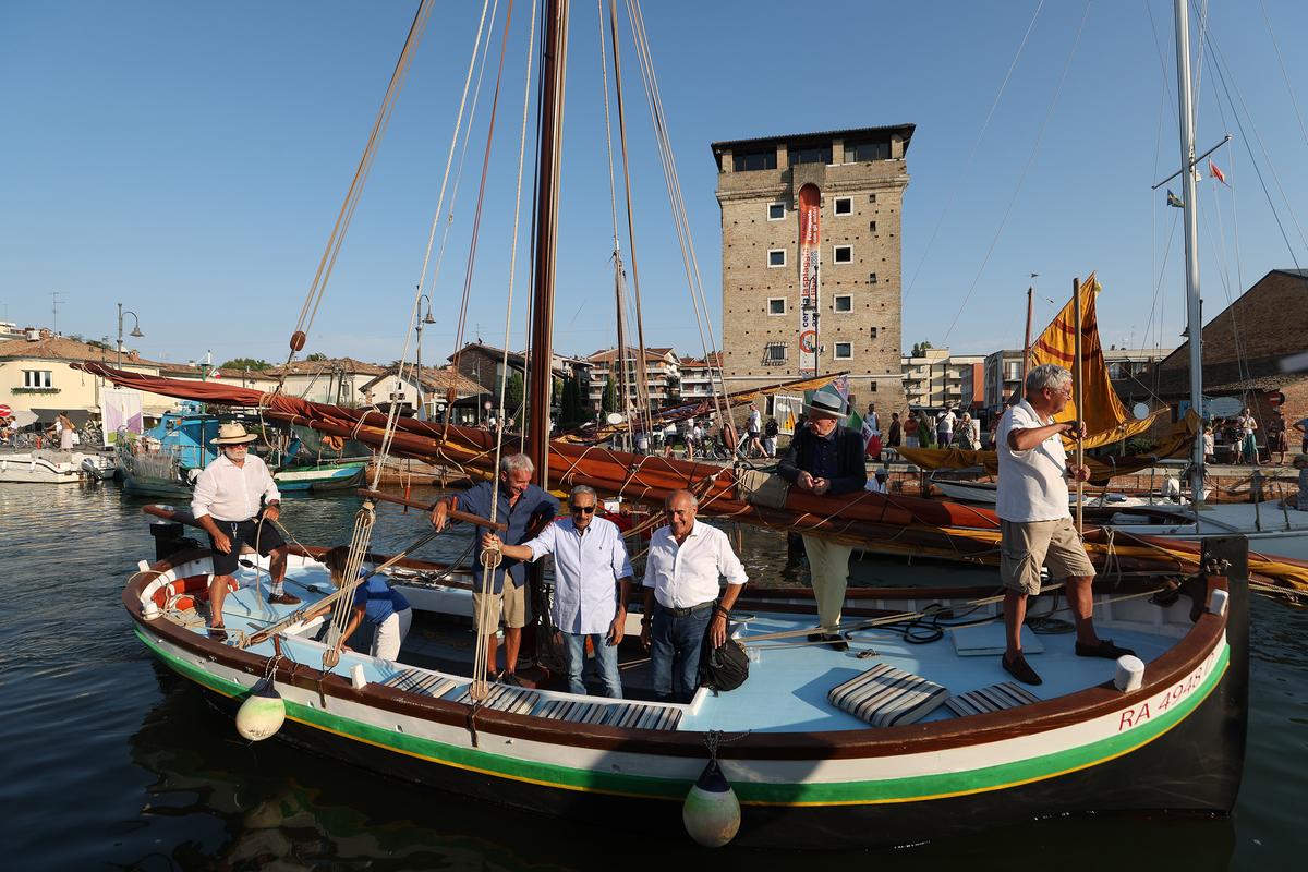 Image d'illustration pour: Successo per lo sbarco degli autori a Cervia, per la prima al tramonto: i protagonisti