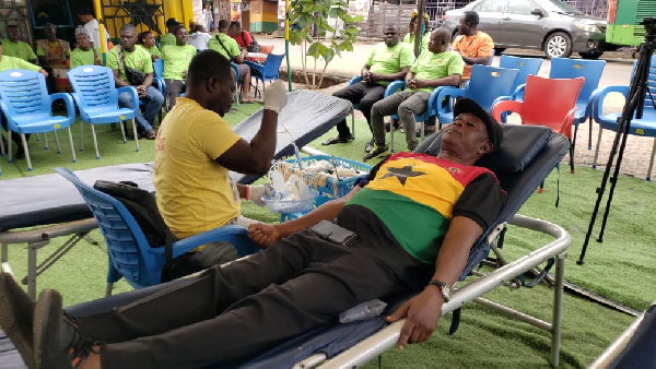 Image d'illustration pour: Ghana National Supporters Union donates blood to support National blood Service