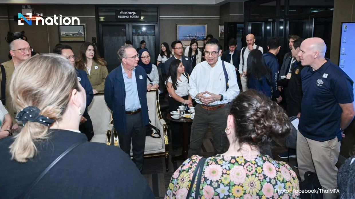 Image d'illustration pour: Thai foreign ministry leads 36 envoys from 33 countries to inspect border clash damage and Cambodian minefields in Si Sa Ket