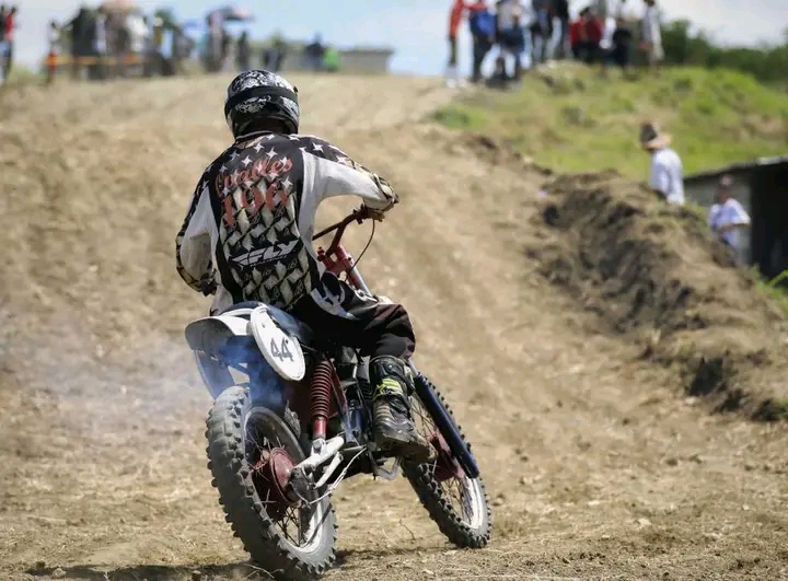 Image d'illustration pour: Dominio vueltabajero en Campeonato Nacional de Motocross - Radio Rebelde