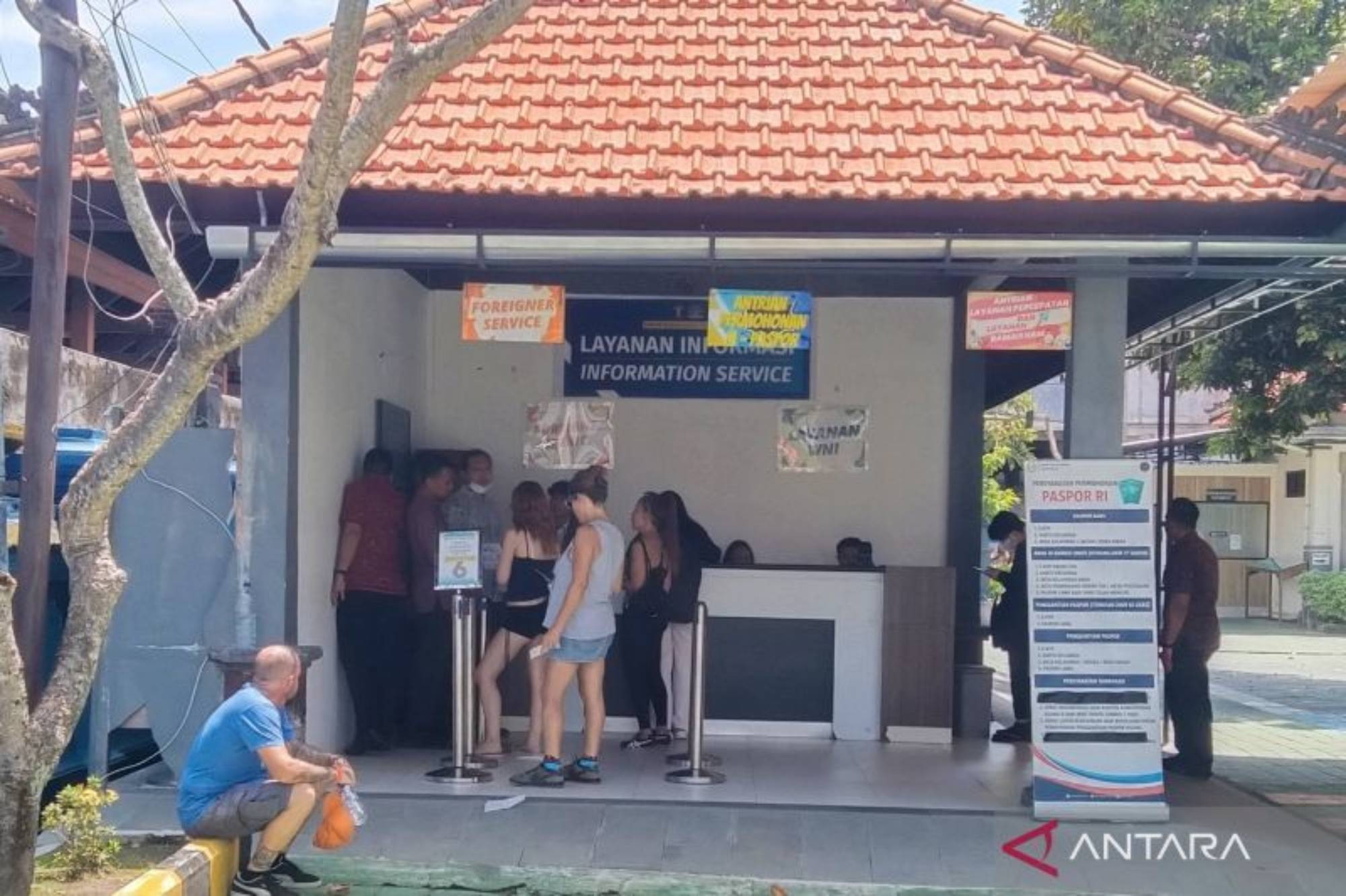 Image d'illustration pour: Soal Kabar Investor di Bali WNA Israel, Imigrasi Buka Suara