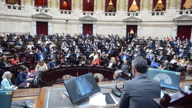 Image d'illustration pour: Diputados de la oposición pidieron una sesión especial para bloquear los vetos de Milei