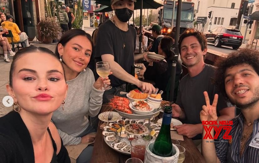 Image d'illustration pour: Selena Gomez, Benny Blanco step out of double date