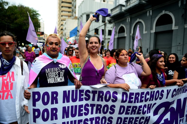 Image d'illustration pour: Experta de la OEA afirma que cerrar los ministerios de la Mujer es un retroceso de 70 años - Mundo - ABC Color