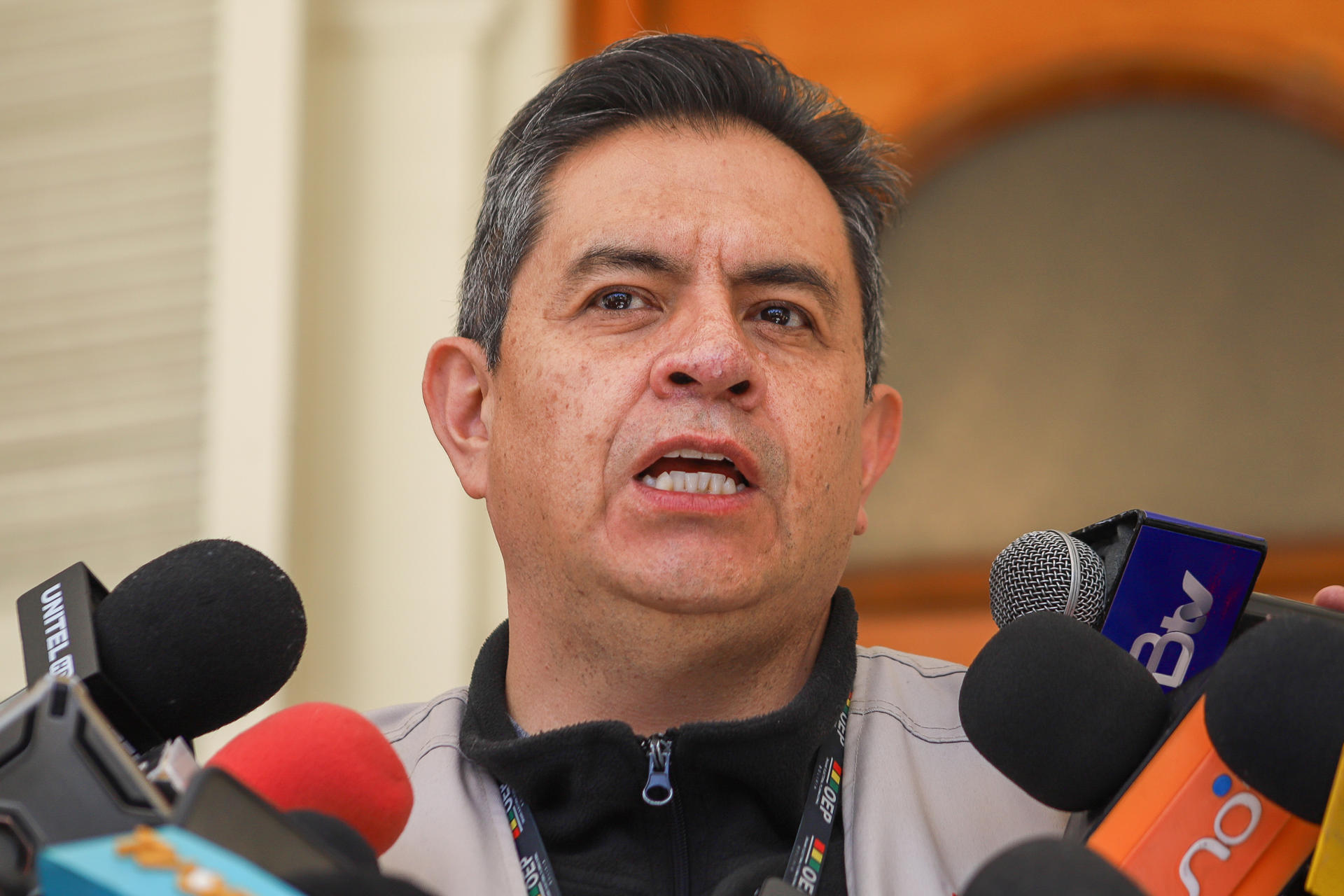 Image d'illustration pour: El ente electoral de Bolivia insta a votar sin teléfono móvil ante denuncias de coacción - Diario de Los Andes