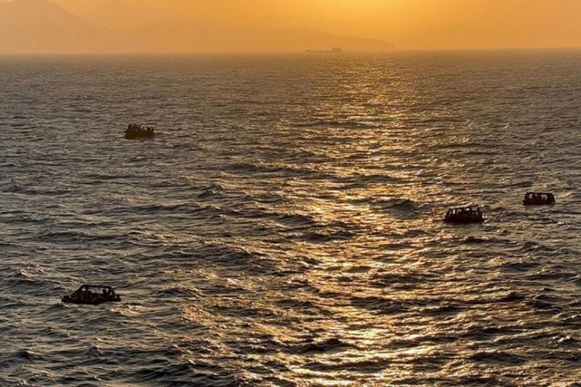Image d'illustration pour: Muğla'da Yunanistan'ın geri ittiği 86 mülteci kurtarıldı: 2 insan kaçakçısı tutuklandı - Evrensel