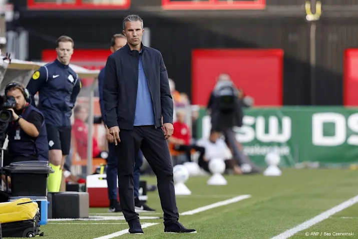 Image d'illustration pour: Van Persie wijzigt basisploeg Feyenoord niet na forse nederlaag