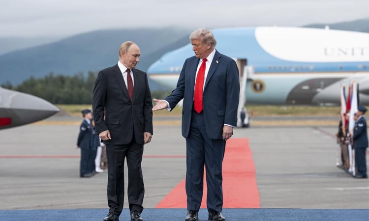Image d'illustration pour: Trump backing Putin's Ukraine land plan: source, reports | International