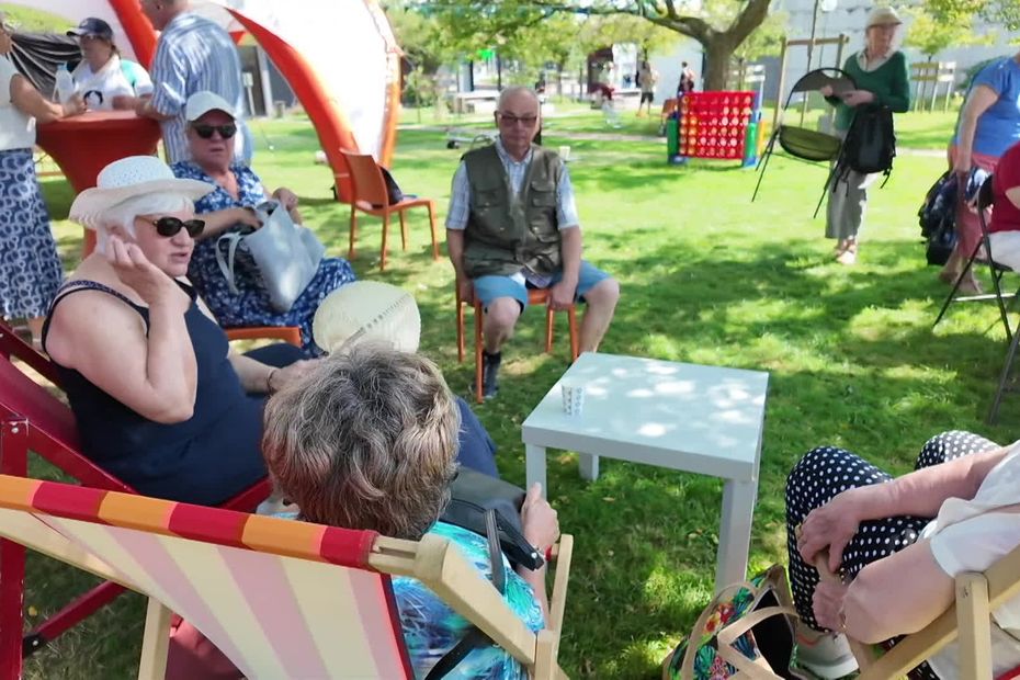 Image d'illustration pour: L'initiative. "On est là aussi pour ceux qui ne partent pas en vacances" : comment cette commune lutte contre l'isolement et crée du lien entre les habitants