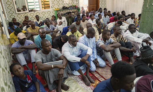 Image d'illustration pour: Senegal's 'schools for husbands´ aim to shift gender roles and keep...
