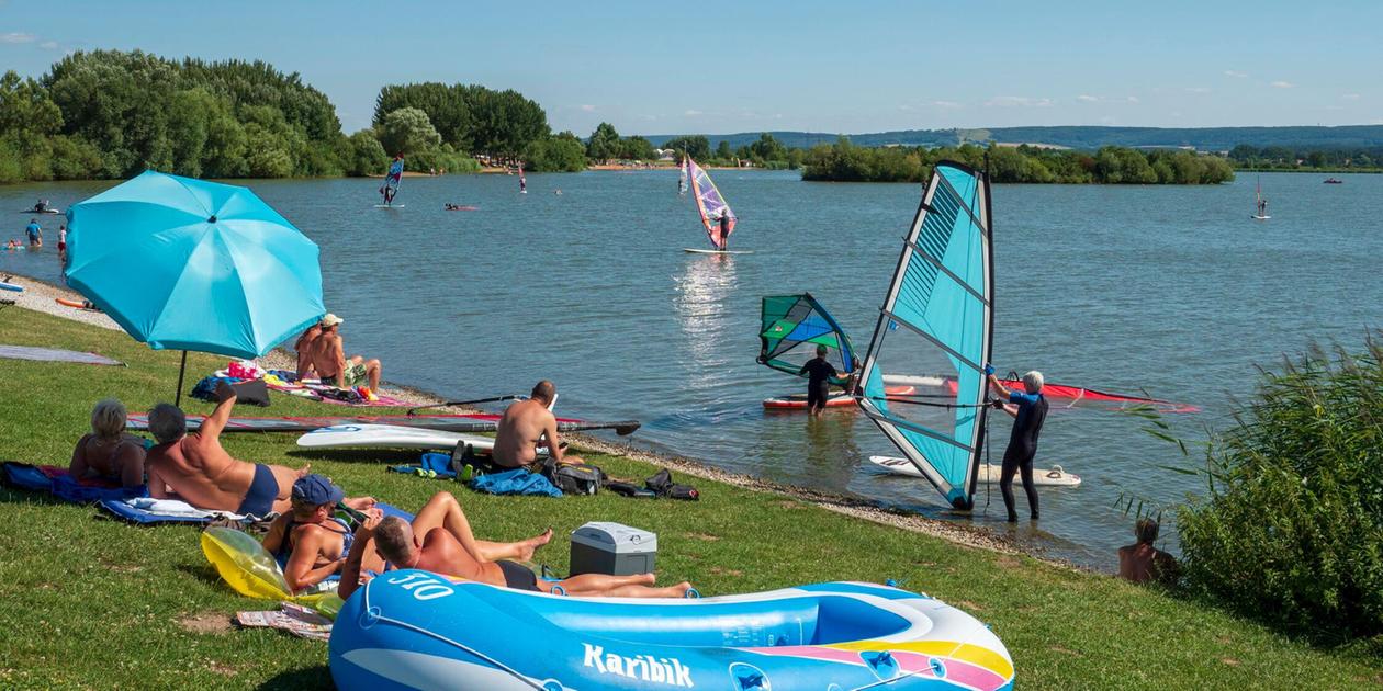 Image d'illustration pour: 37 Grad in Franken - doch für einen See gibt es eine Badewarnung: Wie ist aktuell die Wasserqualität in den Badeseen der Region und in Nürnberg?