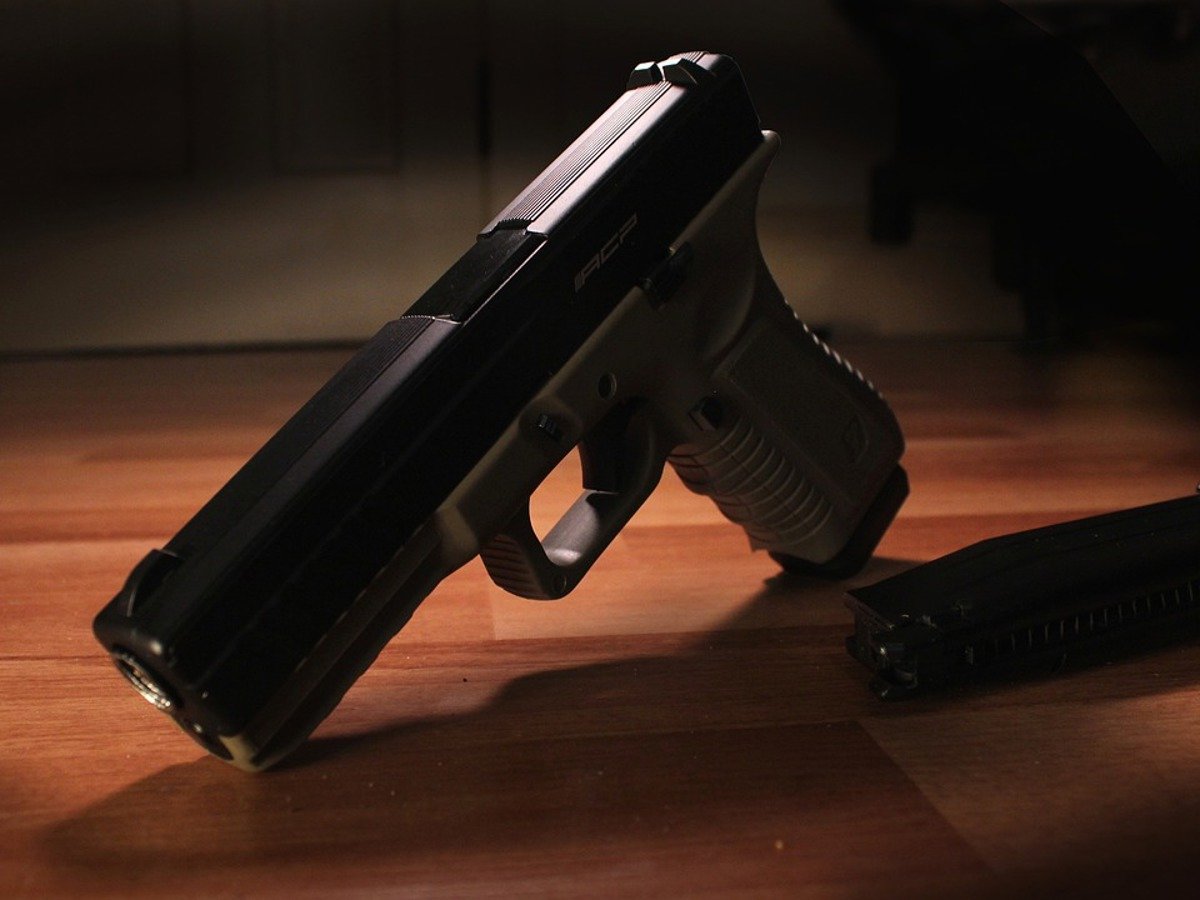 Image d'illustration pour: Muizenberg man shot and killed, 2nd victim hospitalised