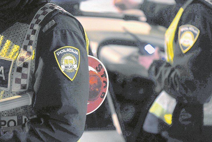 Image d'illustration pour: U Fažani uhvaćen za volanom pijan, bez vozačke, i još je vrijeđao policajce