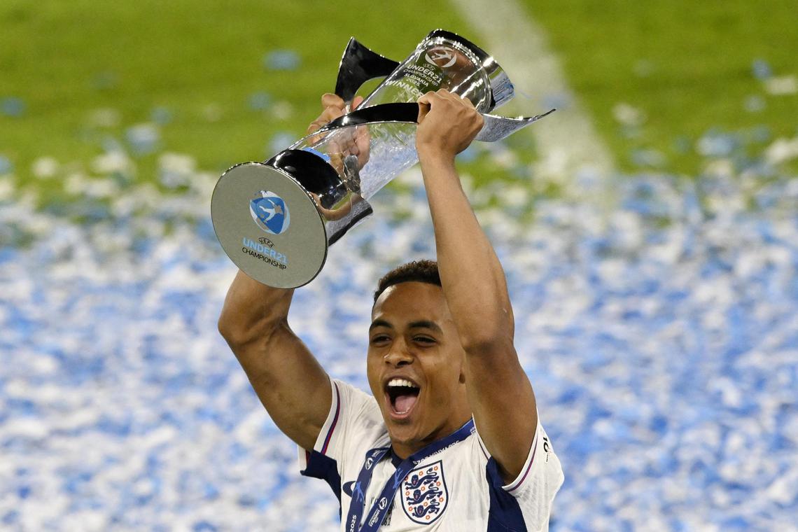 Image d'illustration pour: Nottingham Forest seal swoop for Ipswich Town's Omari Hutchinson
