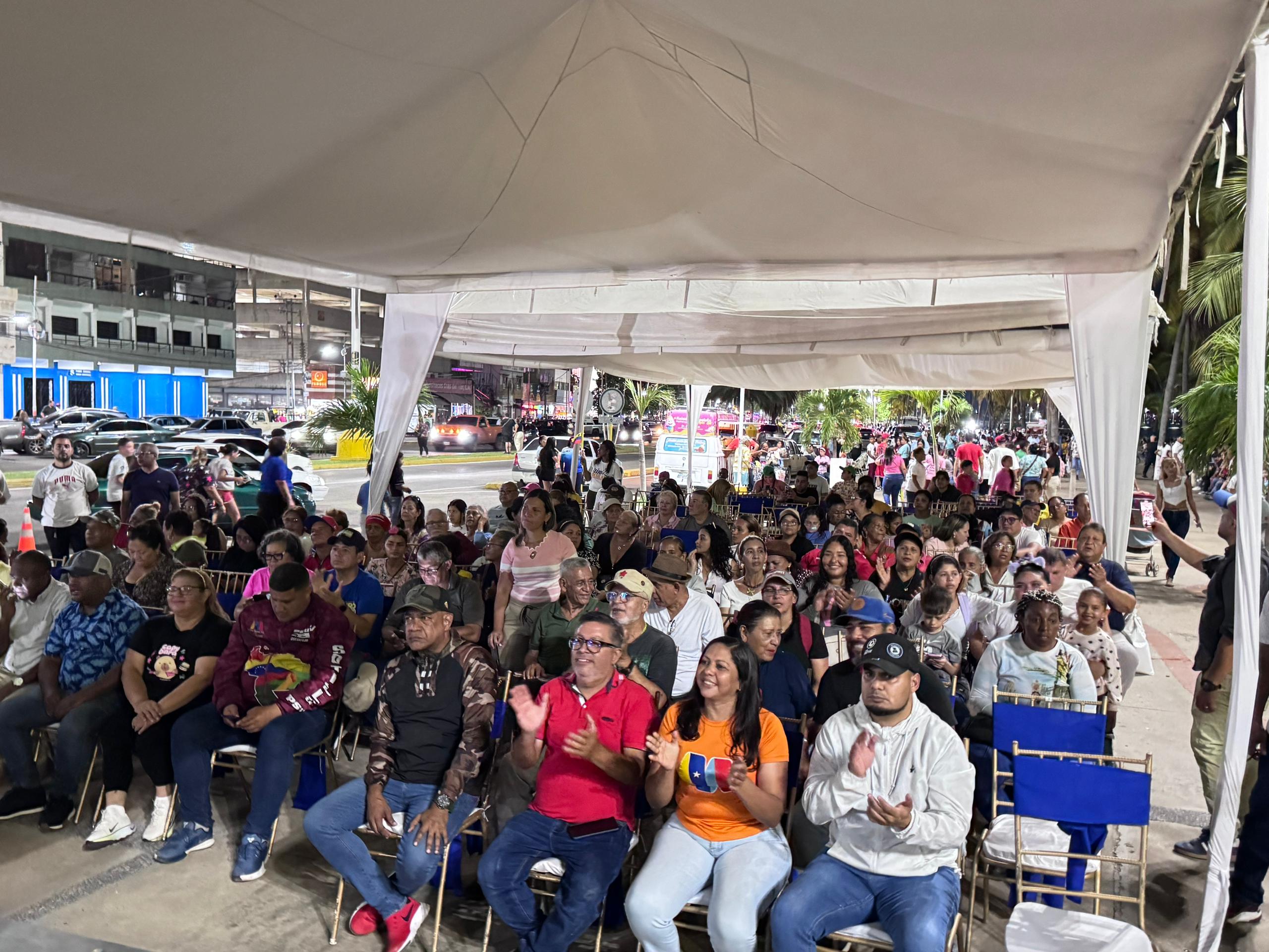 Image d'illustration pour: Anzoátegui | Realizan cantata por la paz en respaldo al presidente Nicolás Maduro