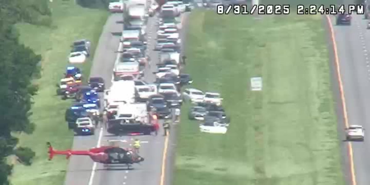 Image d'illustration pour: FHP: Three critically injured, one airlifted in chain-reaction crash after vehicle fire on I-10 West