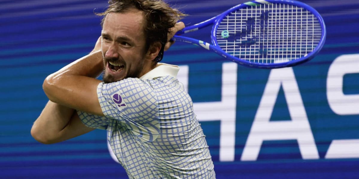 Image d'illustration pour: Medvedev splits with coach after US Open meltdown