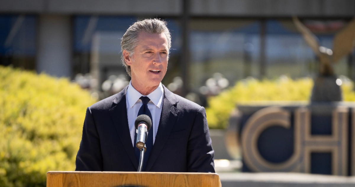 Image d'illustration pour: El Gobernador de California parodia a Trump en redes... y crece su popularidad