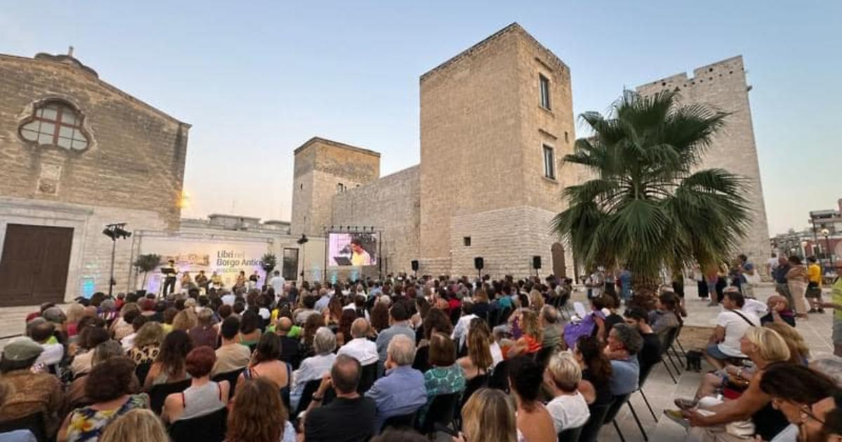 Image d'illustration pour: Chiusura di Libri nel Borgo Antico con la parodia dei Promessi Sposi