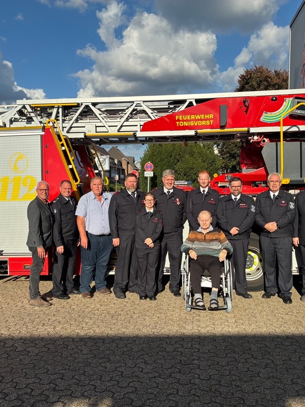 Image d'illustration pour: FW Tönisvorst: Feuerwehr Tönisvorst ehrt langjährige Mitglieder - Zwei Tage voller Dank und Anerk