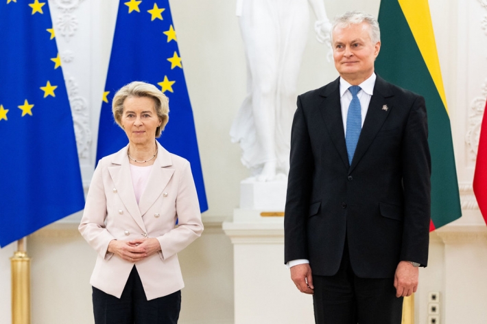 Image d'illustration pour: Lietuvoje lankosi EK vadovė Ursula von der Leyen, su prezidentu apžiūrės pasienį su Baltarusija | Naujiena | BNS.lt