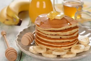 Image d'illustration pour: [Recette de la semaine] Pancakes moelleux à la banane - Le Point Sur