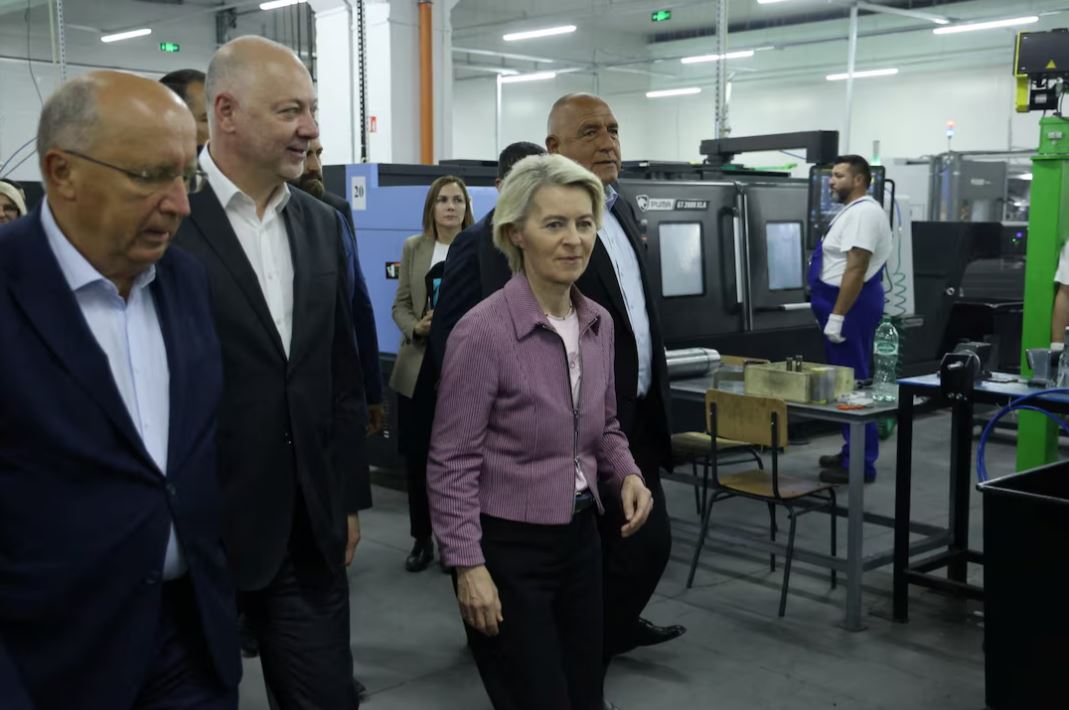 Image d'illustration pour: Von der Leyen’s plane GPS ‘jammed’