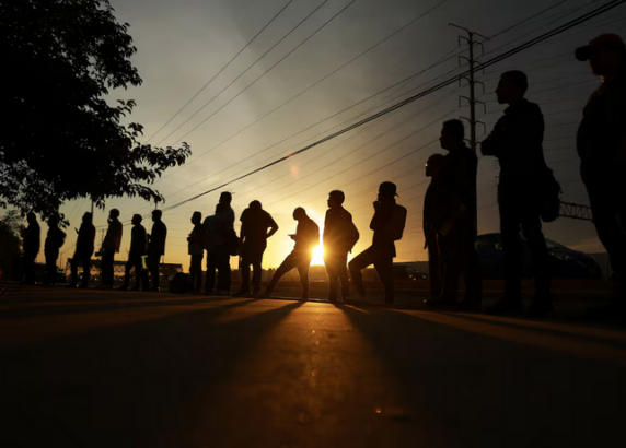 Image d'illustration pour: Crisis en Juárez: más de 64 mil empleos perdidos por aranceles y fuga de inversiones - Segundo a Segundo - Noticias de Chihuahua, México y el mundo